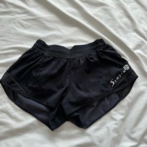 Lulu black camo size 6 HOTTY hot shorts